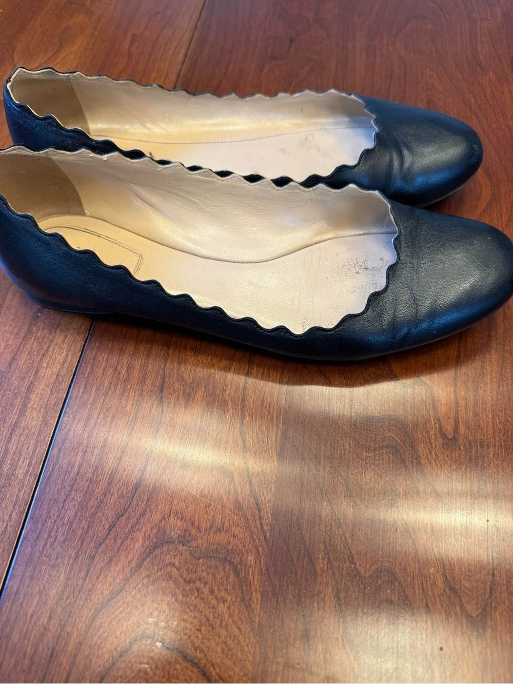 CHLOE Black Scalloped Leather Ballet Flats